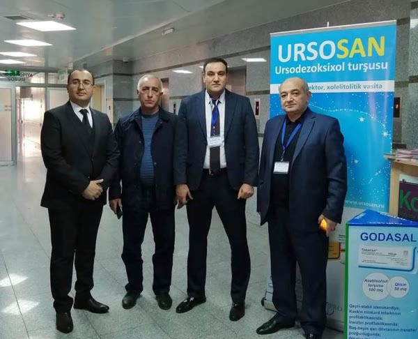 Dr. Sahib Cəfərov həkim həmkarları ilə tibbi tədbirdə